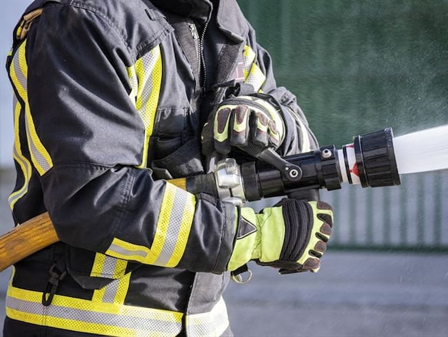 “Son muy pocos los recursos para fortalecer los cuerpos de bomberos. Aquí todavía atendemos emergencias con máquinas de hace 50 años”: Misael Cadavid. Foto: Getty Images / FAUSTINO CARMONA GUERRERO