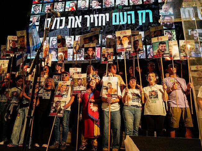 Familiares de los rehenes israelíes. (Photo by Sharon Eilon/SOPA Images/LightRocket via Getty Images)