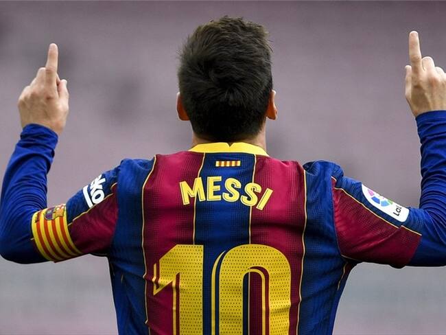 Lionel Messi, futbolista argentino vistiendo la camiseta del Barcelona. Foto: PAU BARRENA/AFP via Getty Images