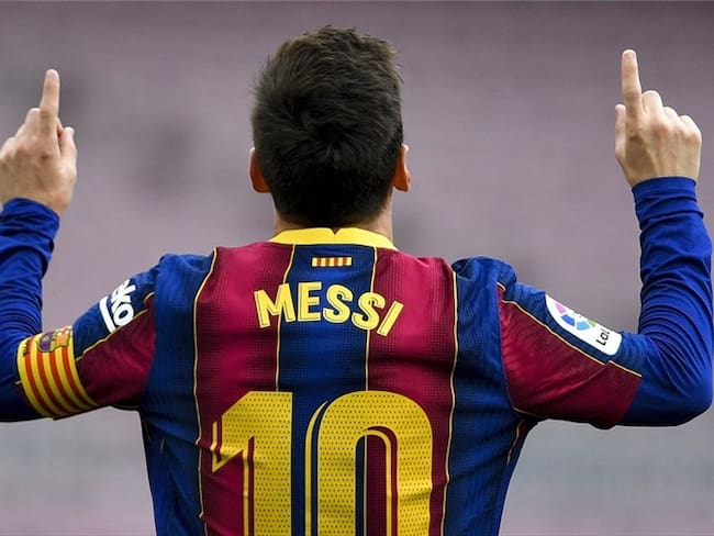 Lionel Messi, futbolista argentino vistiendo la camiseta del Barcelona. Foto: PAU BARRENA/AFP via Getty Images