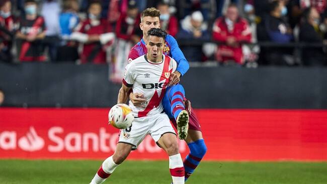 Delantero colombiano Radamel Falcao García con el Rayo Vallecano ante el Barcelona. Foto: Diego Souto/Quality Sport Images/Getty Images
