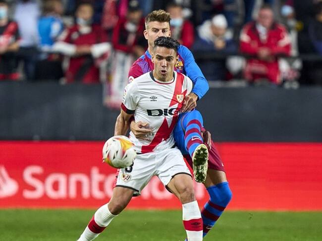 Delantero colombiano Radamel Falcao García con el Rayo Vallecano ante el Barcelona. Foto: Diego Souto/Quality Sport Images/Getty Images