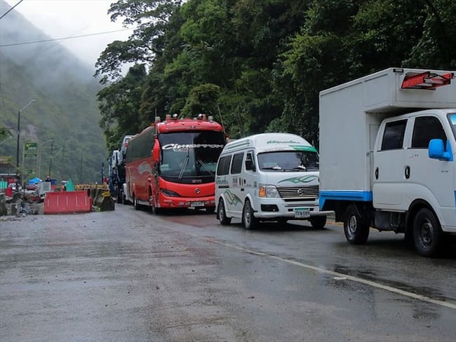 El cierre total de la vía entre Bogotá y Bucaramanga se efectuará por el paso de la válida ciclística Perla del Fonse, donde participan más de 300 deportistas. Foto: Colprensa