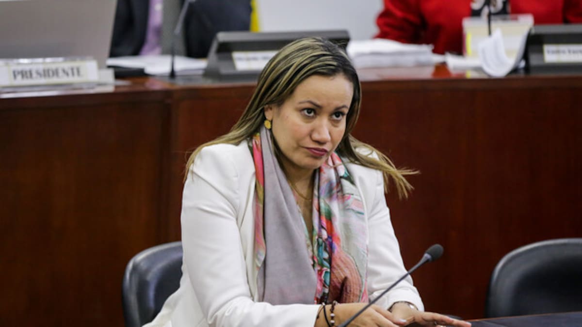 “Hay más de $13 billones refundidos de dineros públicos de la salud”: Carolina Corcho