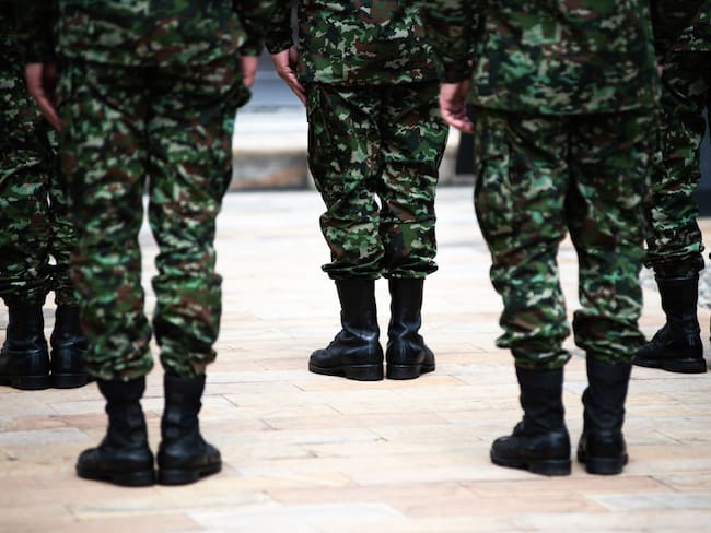 Soldados de las Fuerzas Militares. Foto: (Photo by Sebastian Barros/NurPhoto via Getty Images)