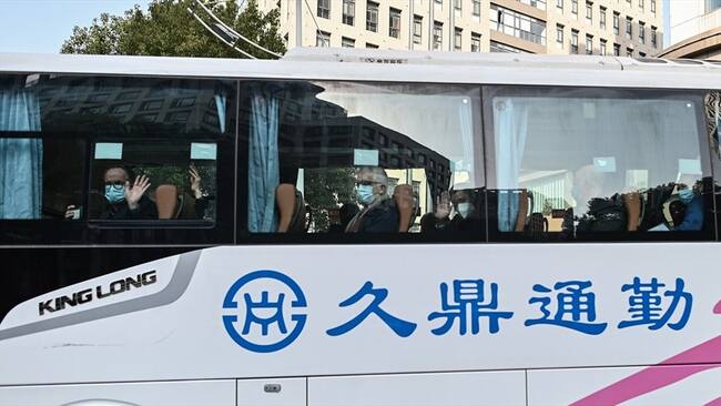 El equipo de la OMS pudo ponerse a investigar en un contexto de tensión, ya que China acusó a Estados Unidos de intentar "politizar" la misión.. Foto: Héctor RETAMAL / AFP