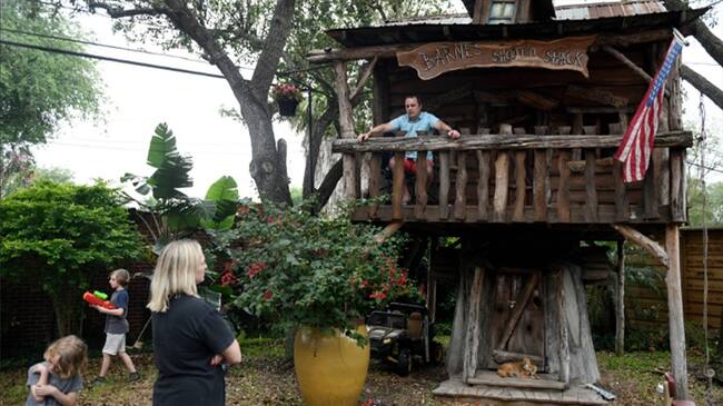 Jason Barnes lleva tres semanas viviendo allí, pues trabaja en dos hospitales en Estados Unidos y está en contacto con el coronavirus.. Foto: Twitter