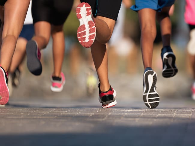 Imagen de referencia de niños corriendo. Foto: Getty Images