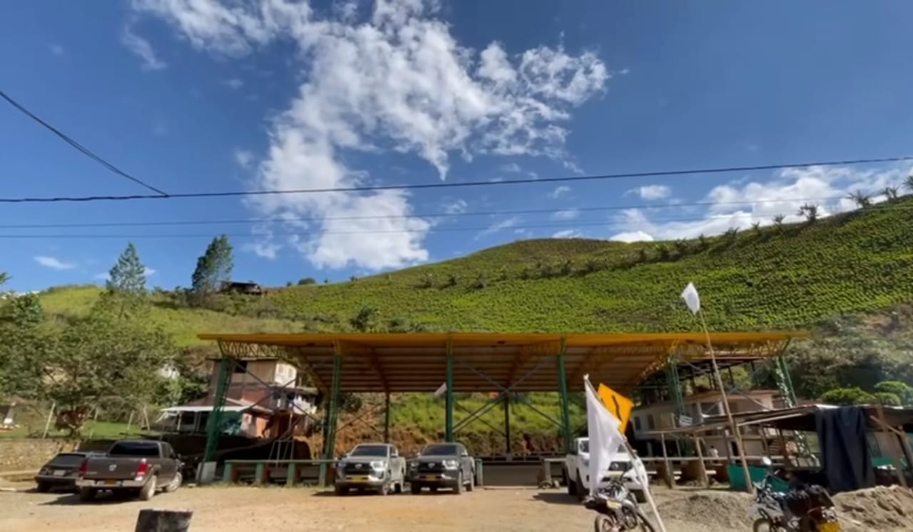 Los hechos ocurrieron en el corregimiento de Playa Rica, donde los constantes enfrentamientos armados han dejado al menos seis civiles heridos, desplazamientos forzados y la suspensión de clases. Crédito: Red de Apoyo Cauca.
