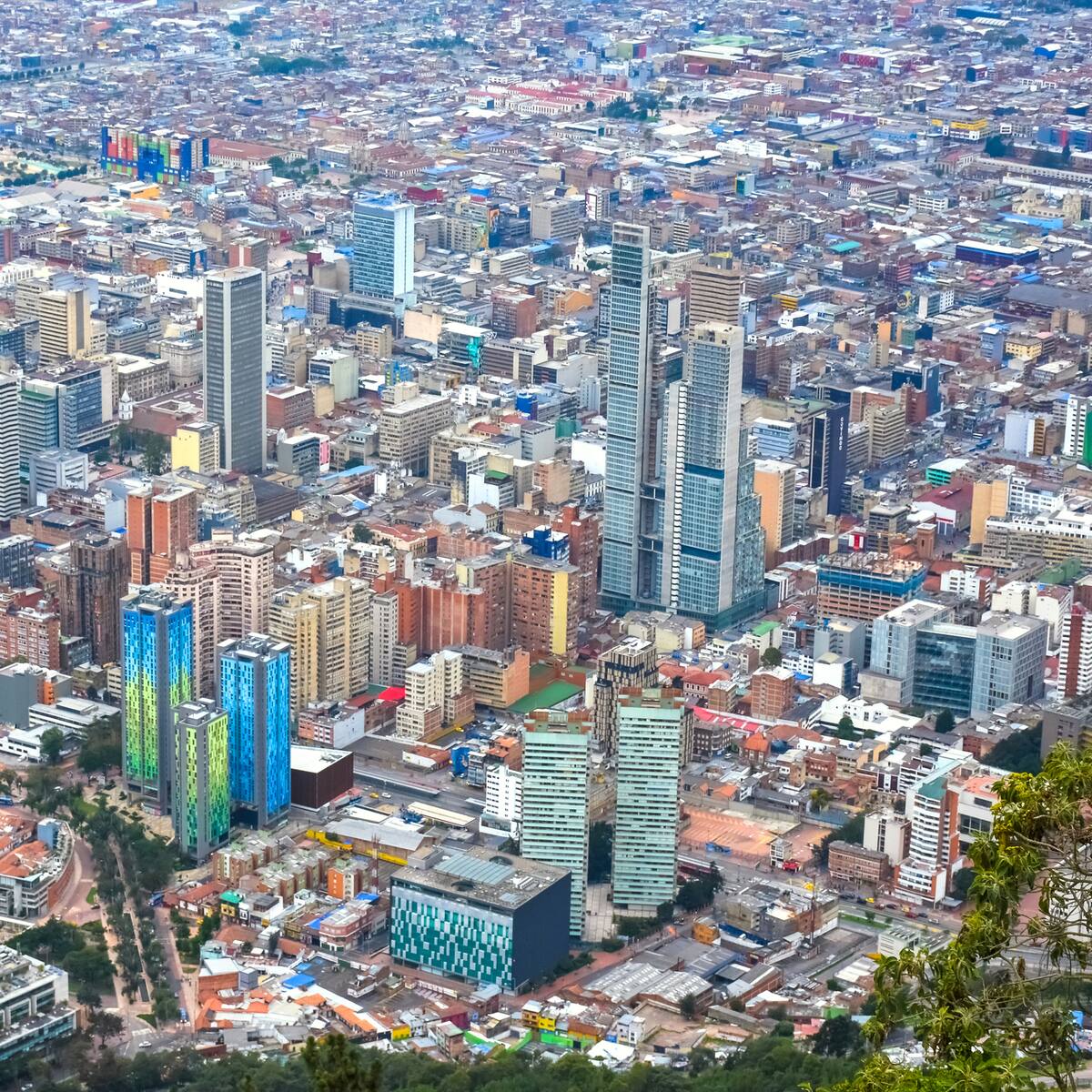 Filtración de aguas negras provoca problema sanitario en locales comerciales en Bogotá