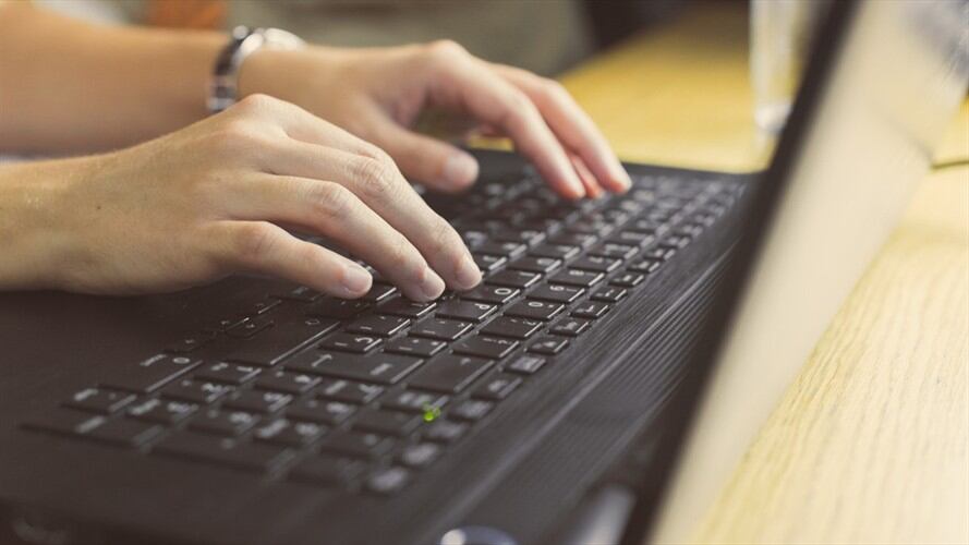 El proceso, que salió a subasta inversa y contó con la asesoría técnica de la U. de los Andes, fue denunciado por Claro.. Foto: Getty Images