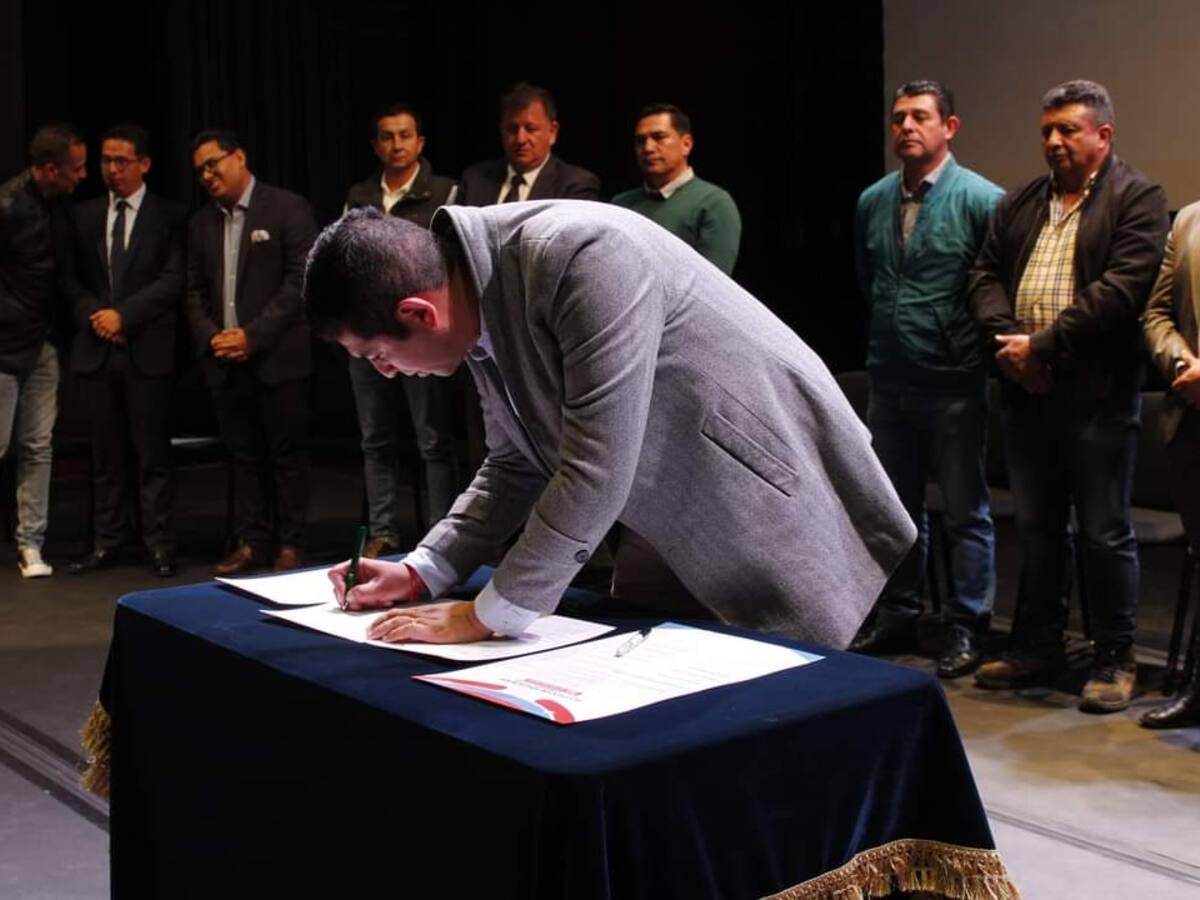 Comenzó la construcción del Área Metropolitana en Boyacá