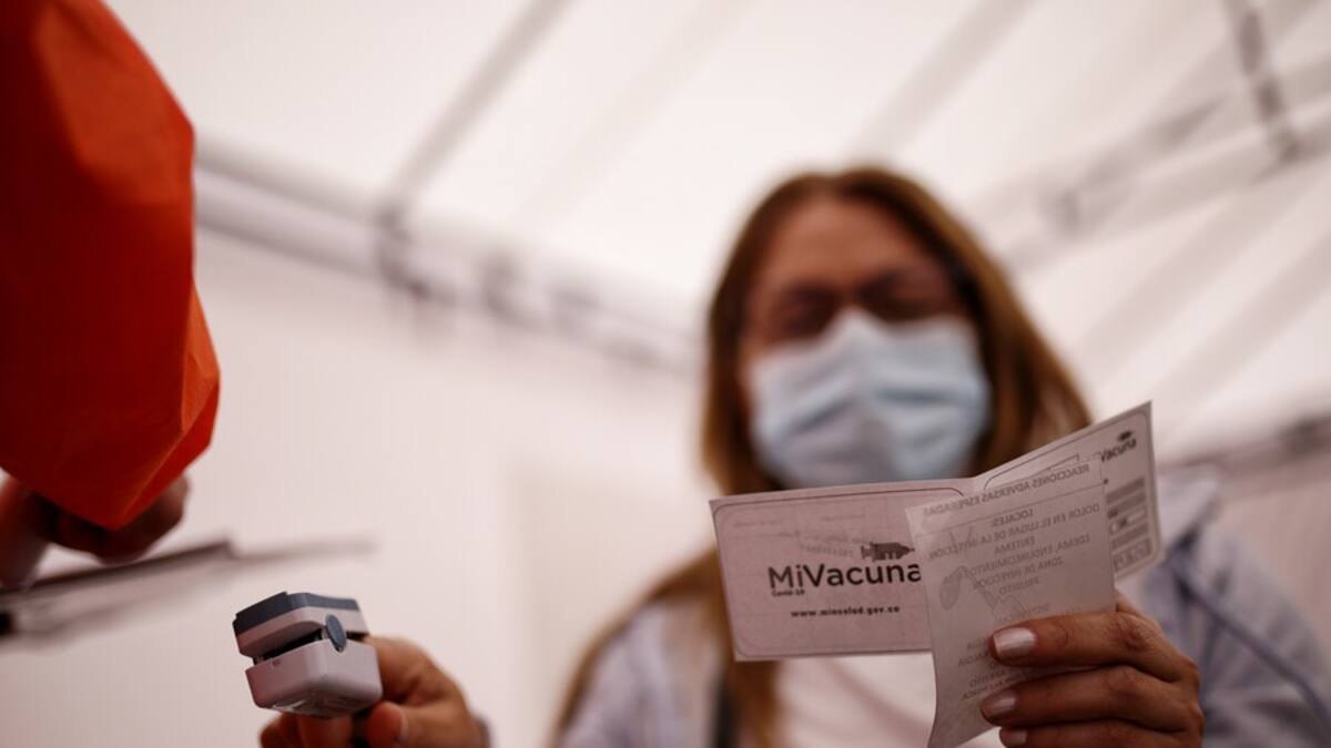 Ya no será obligatorio presentar carné de vacunación del COVID-19 en lugares cerrados y eventos masivos
