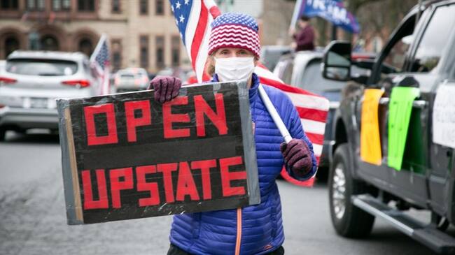 Richard Bisho y Jim McGuckin miembros del grupo de protestantes en Delaware hablaron sobre sus razones para marchar en contra de la cuarentena.. Foto: Getty Images