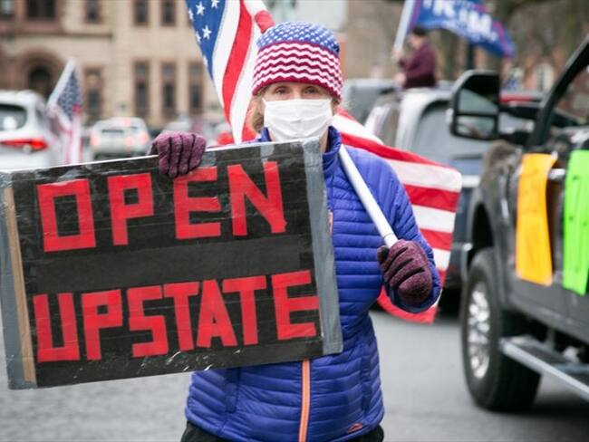 Richard Bisho y Jim McGuckin miembros del grupo de protestantes en Delaware hablaron sobre sus razones para marchar en contra de la cuarentena.. Foto: Getty Images