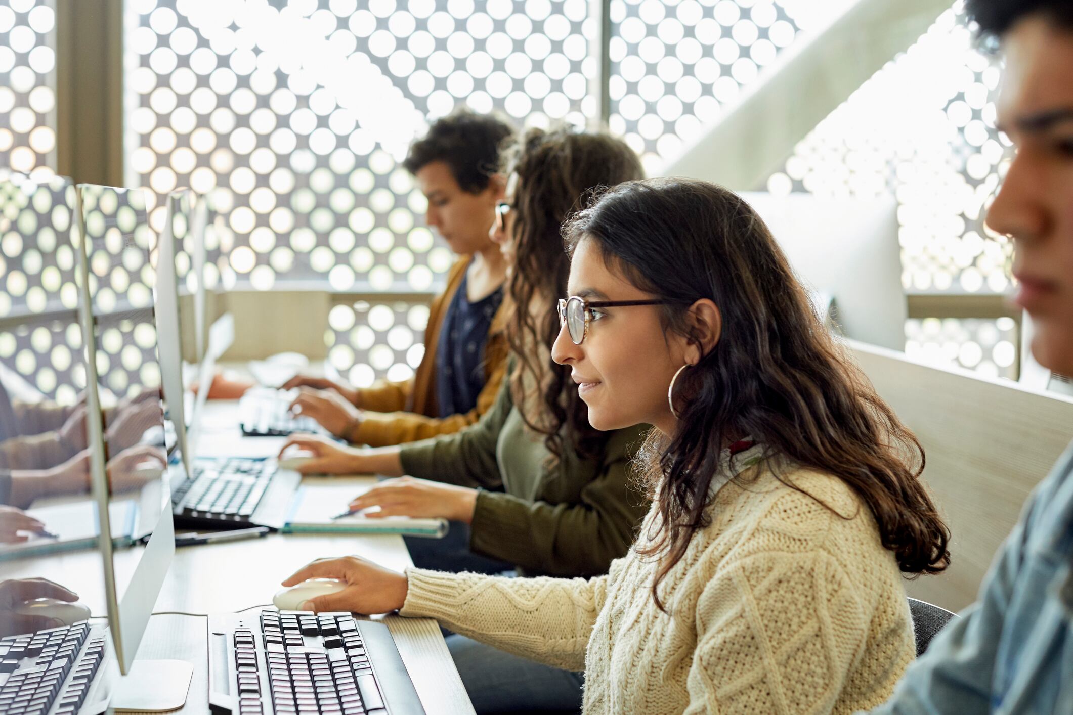Imagen de referencia de estudiantes de inglés. Foto: Getty Images.