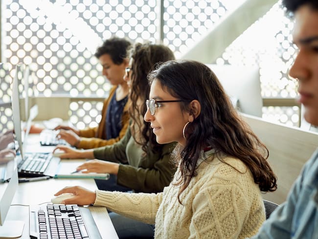 Imagen de referencia de estudiantes de inglés. Foto: Getty Images.