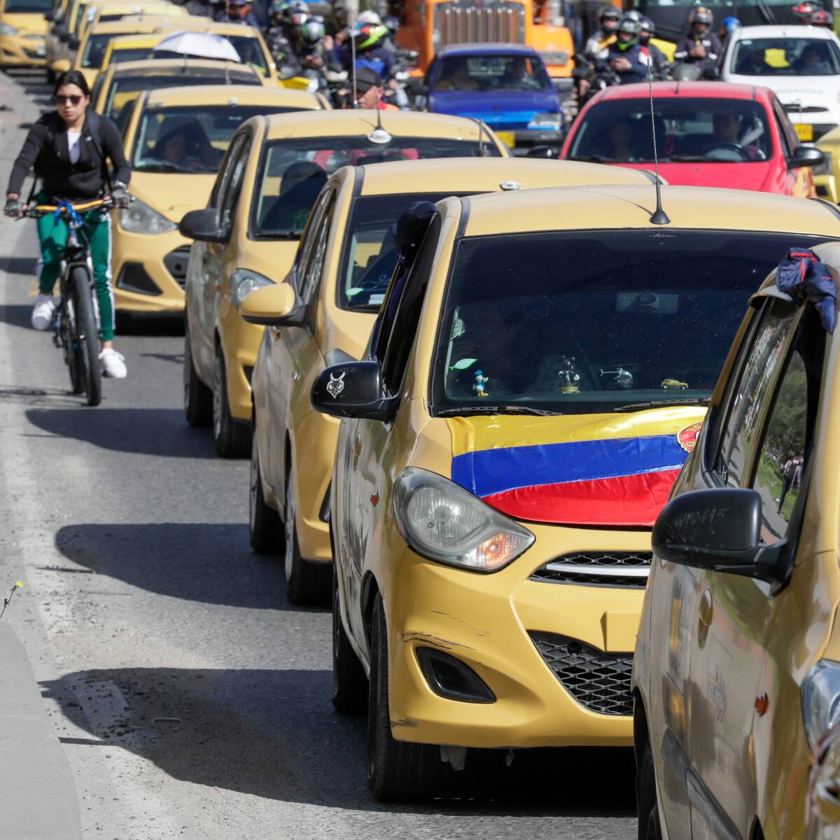 Jornada de protestas en Bogotá deja 11 taxis dañados y una captura