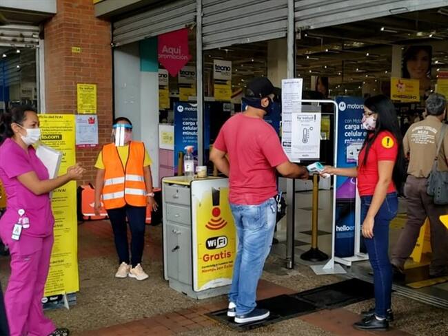 En la mayoría de los almacenes de cadena hubo poca afluencia de personas. Foto: Redacción W Radio