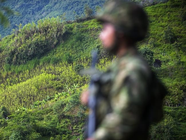 Un militar murió en medio de enfrentamientos con supuestos disidentes de las Farc en zona rural de Morales. Foto: Getty Images