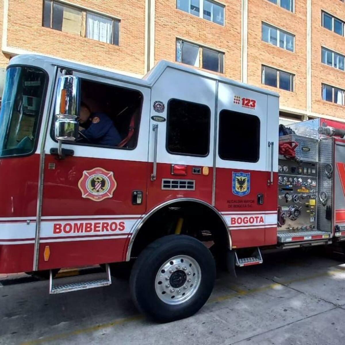 No hay irregularidades: Bomberos de Bogotá sobre compra de máquinas extintoras