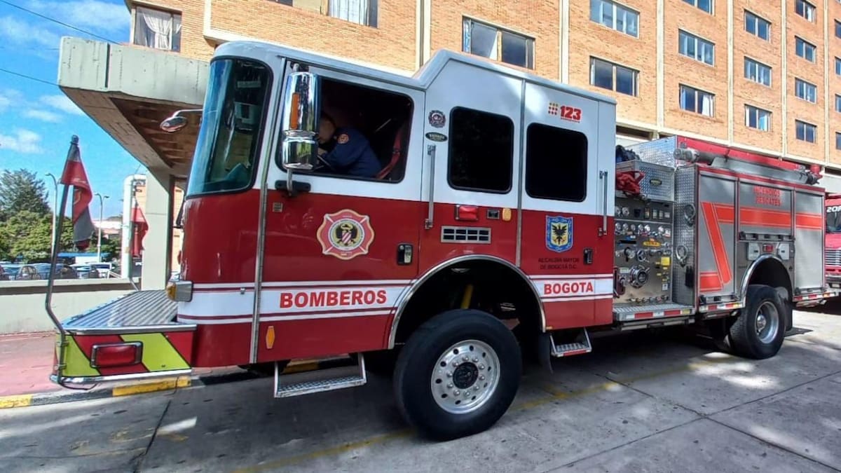 Llegan a Colombia chasises para máquinas de bomberos: evalúan sanciones a contratista por demoras