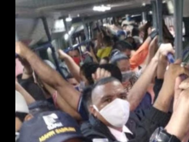 En Barranquilla, usuarios de Transmetro denuncian sobrecupo