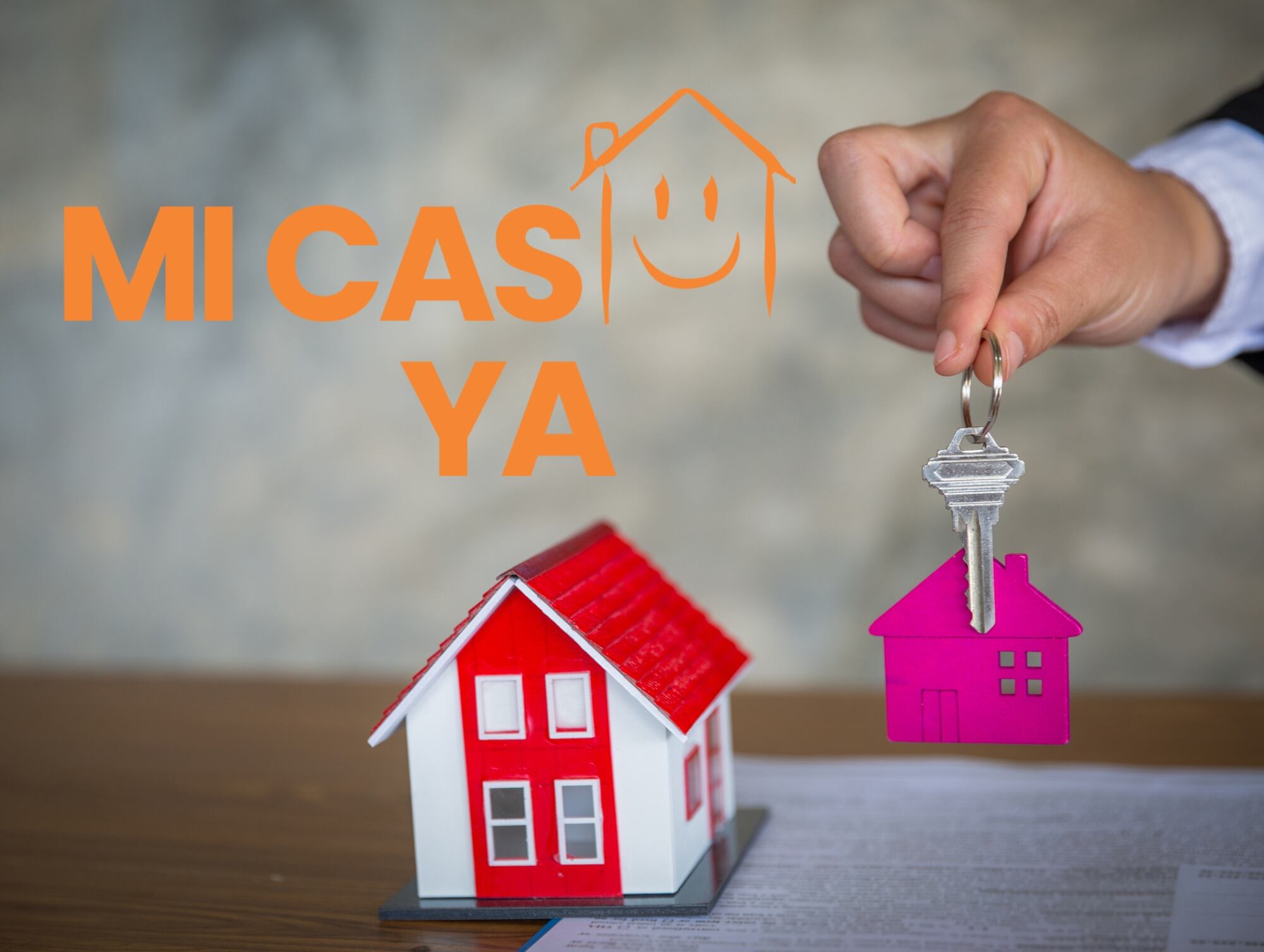 Imagen de referencia de compra de vivienda. I Foto: Getty Images. Logo de Mi Casa Ya. I Foto: Pagina web de Mi Casa Ya.