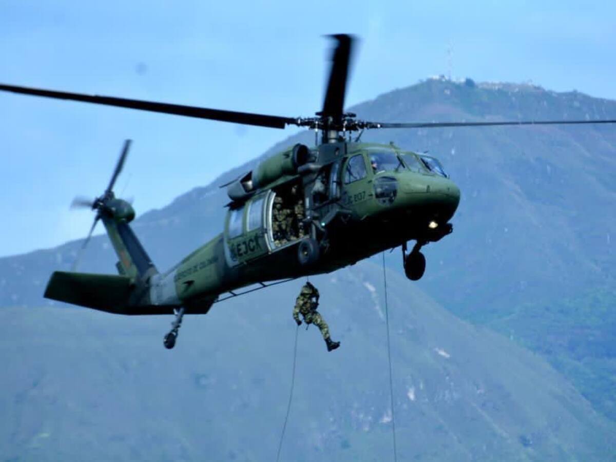 Investigan muerte de 4 militares en medio de una operación: habrían caído de una cuerda