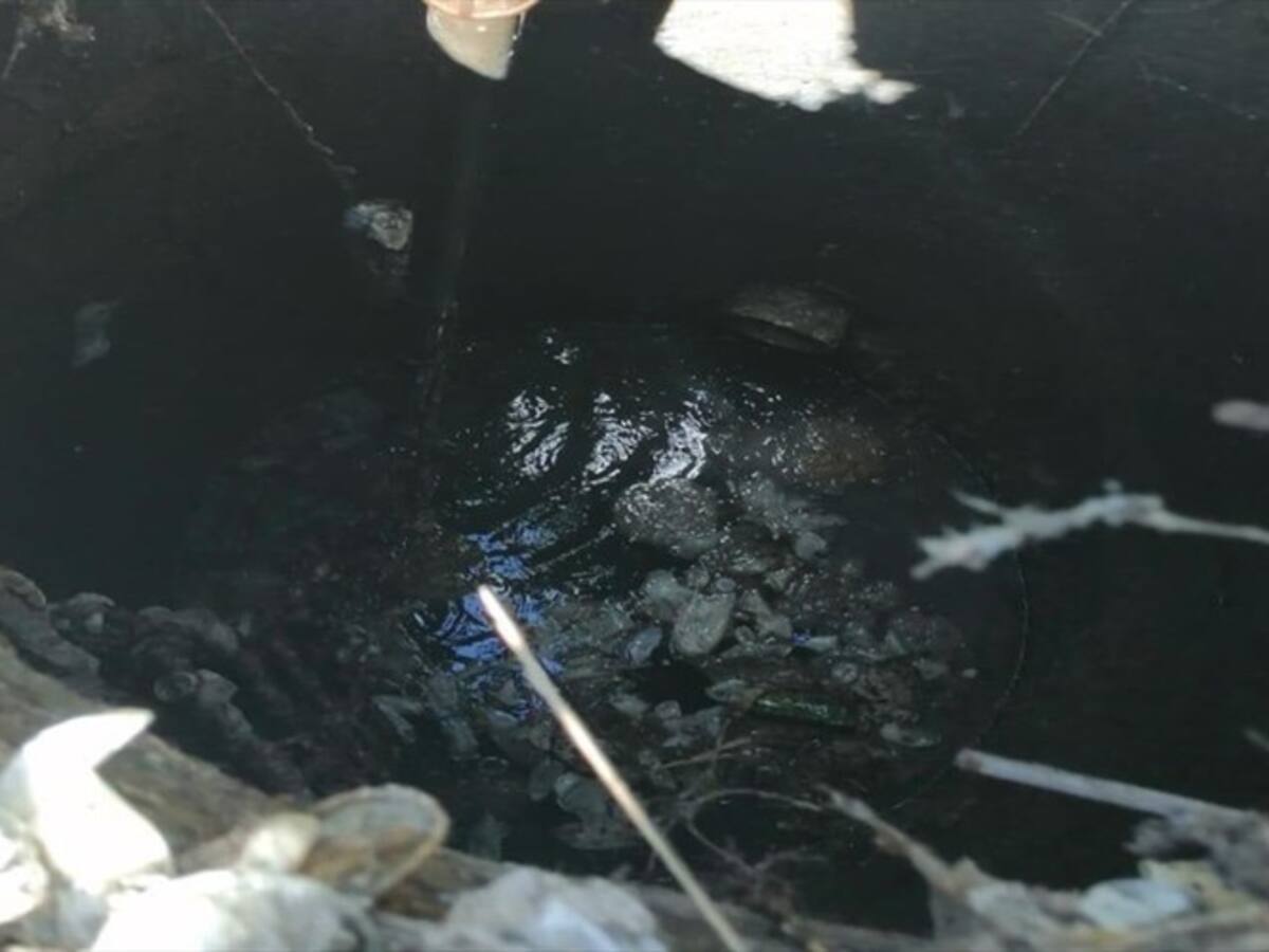 Con condones que lanzan desde un motel se tapó una quebrada en Santander