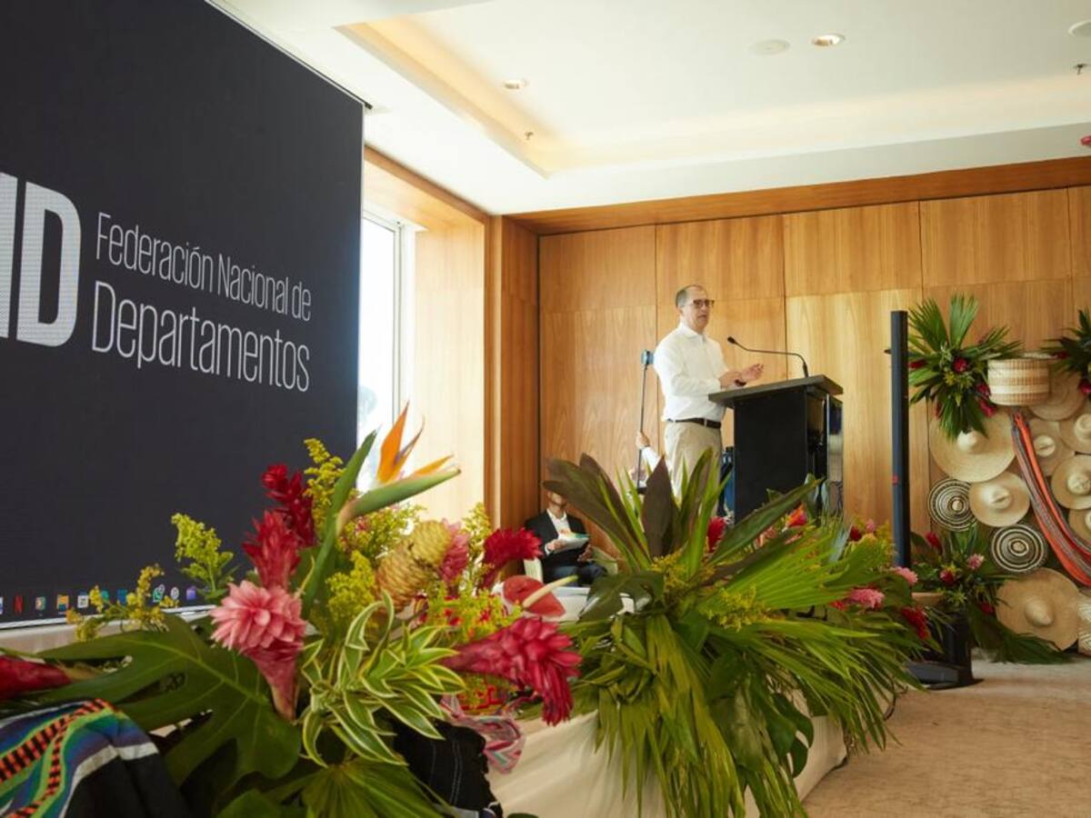 Deberíamos hacer plebiscito para saber si quieren procesos de paz con ELN: fiscal Barbosa