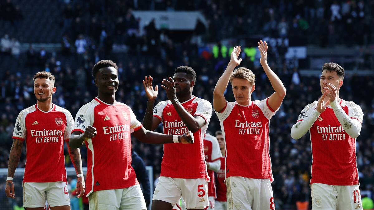 Arsenal quiere la Premier: venció 3-2 al Tottenham en el derbi del norte de Londres