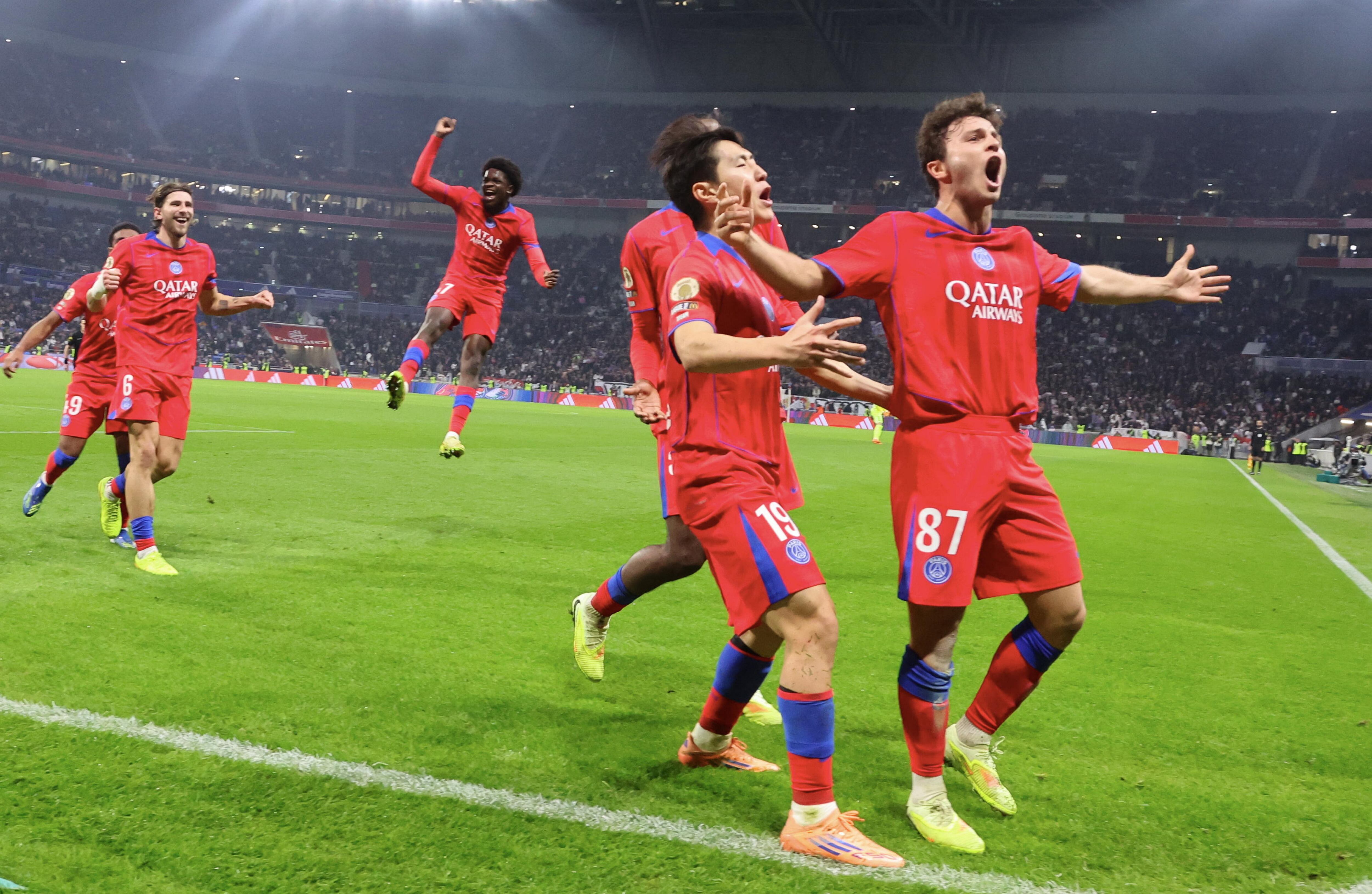 Joao Neves celebra su gol con el Paris Saint-Germain ante el Olympique del Lyon en la Ligue 1. FOTO: Xavier Laine/Getty Images