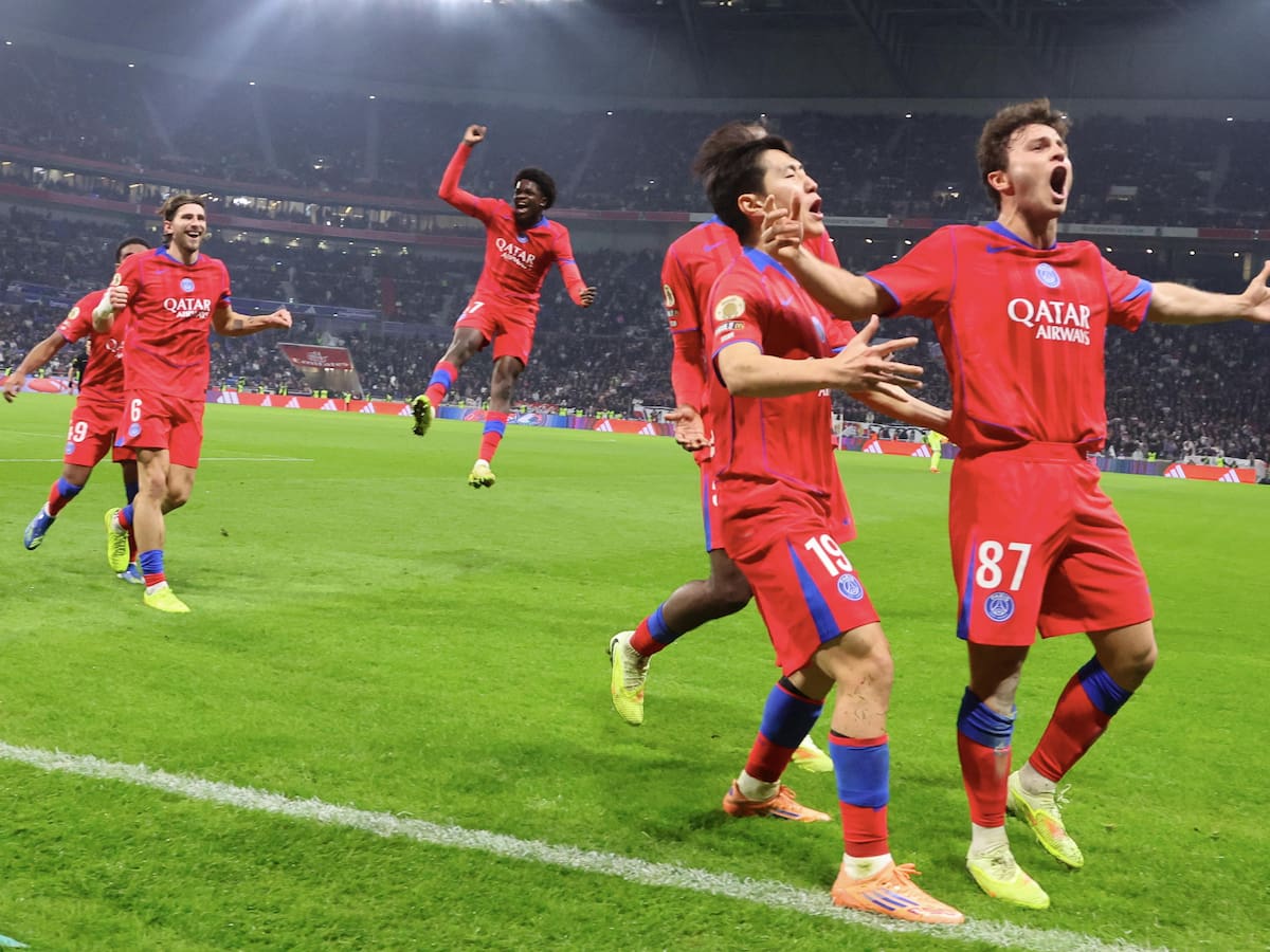 PSG ganó 3-2 al Lyon y recuperó el liderato en la Ligue 1: João Neves marcó el gol de la victoria