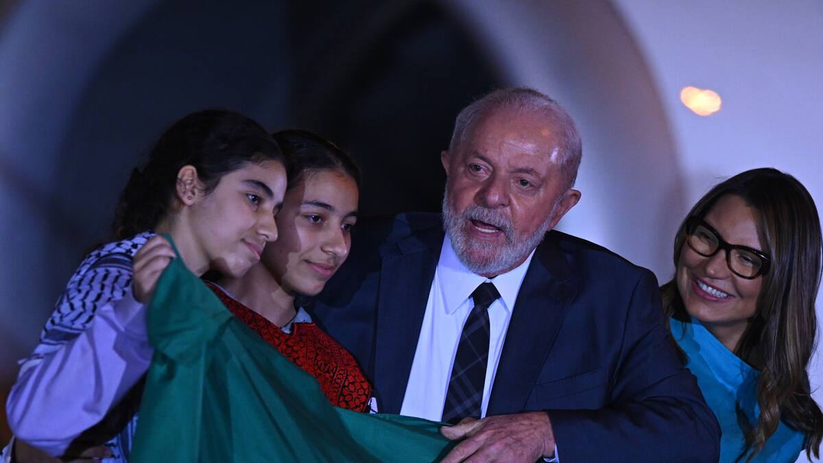 Presidente Lula recibe a brasileños repatriados desde Gaza y compara a Israel con Hamás