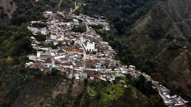Investigan denuncia sobre mineros que estarían atrapados en Buriticá. Foto: Colprensa