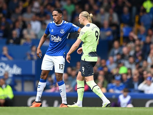 Yerry Mina y Erling Haaland (Photo by Michael Regan/Getty Images)