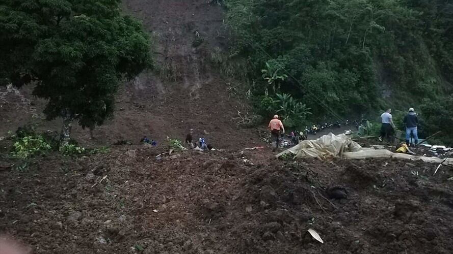 Derrumbe en el sur de Cauca, sobre la vía Panamericana. Foto: Colprensa