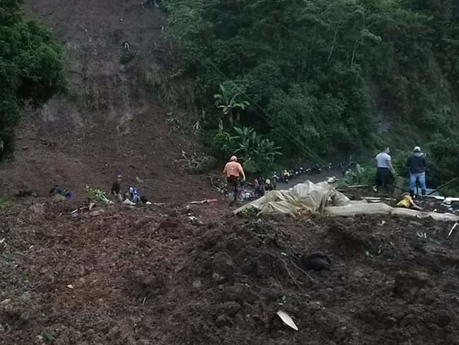 Derrumbe en el sur de Cauca, sobre la vía Panamericana. Foto: Colprensa
