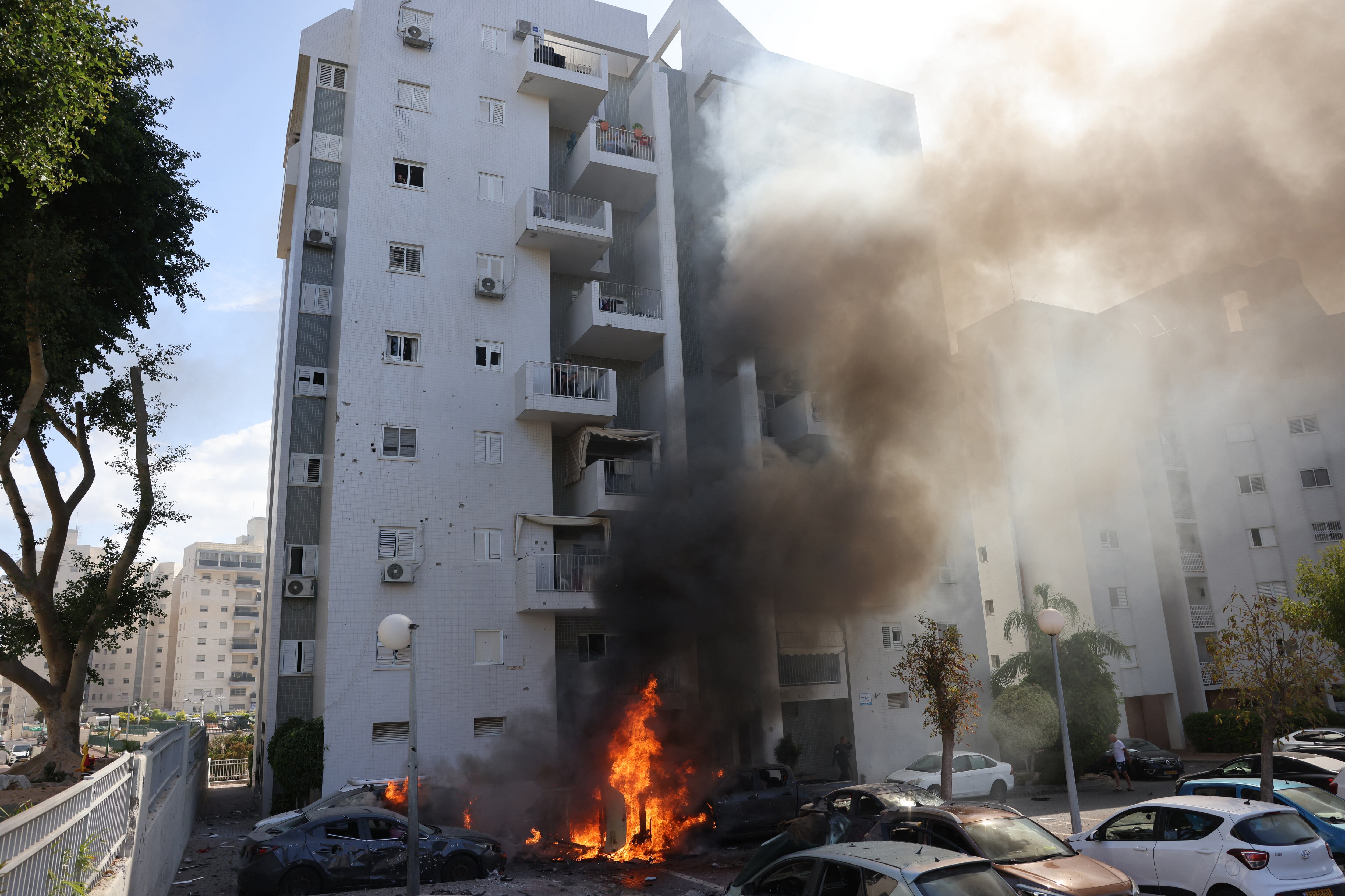 Imagen de referencia de ataque israelí a apartamento en Ciudad Gaza. Foto: AHMAD GHARABLI/AFP via Getty Images.        