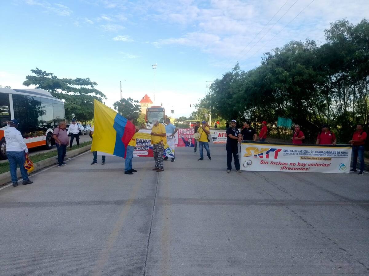 Trabajadores de Transcaribe protestan contra presuntas irregularidades en el SITM