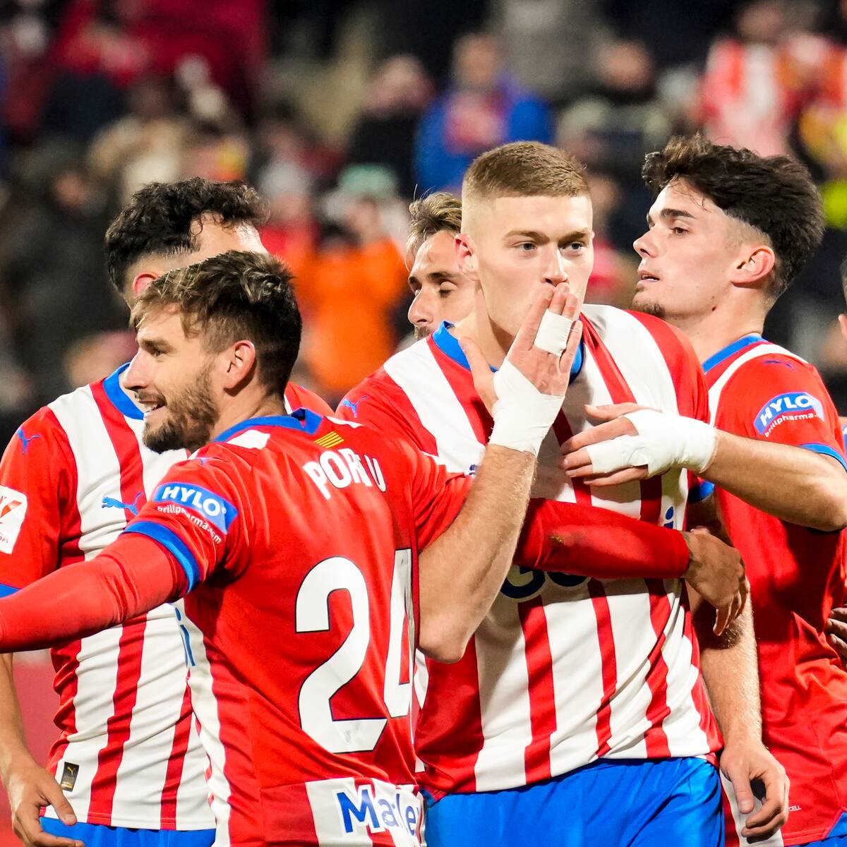 Girona goleó 3-0 al Alavés y recuperó el liderato de la Liga