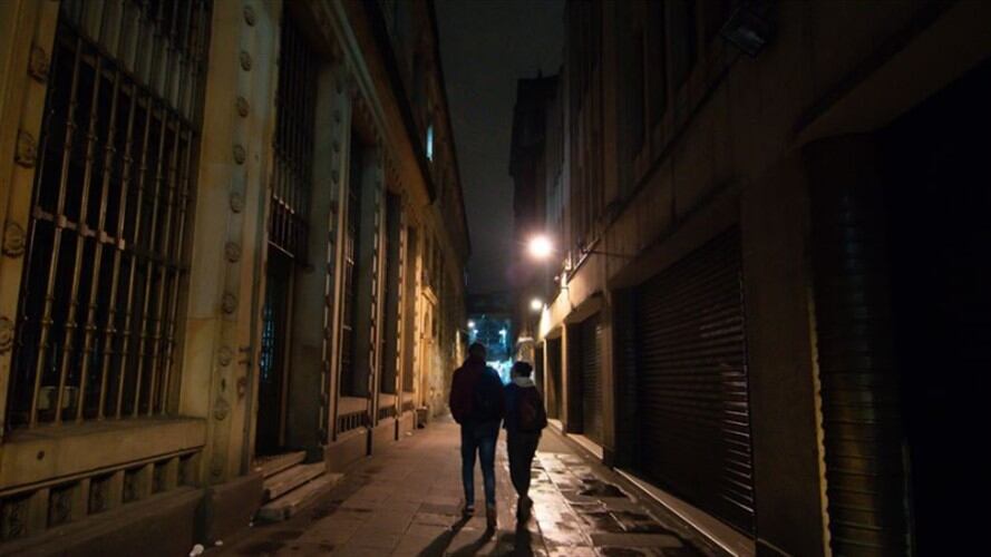 La otra mirada de El Bronx bogotano, a través de un recorrido nocturno. Foto: Agencia Anadolu