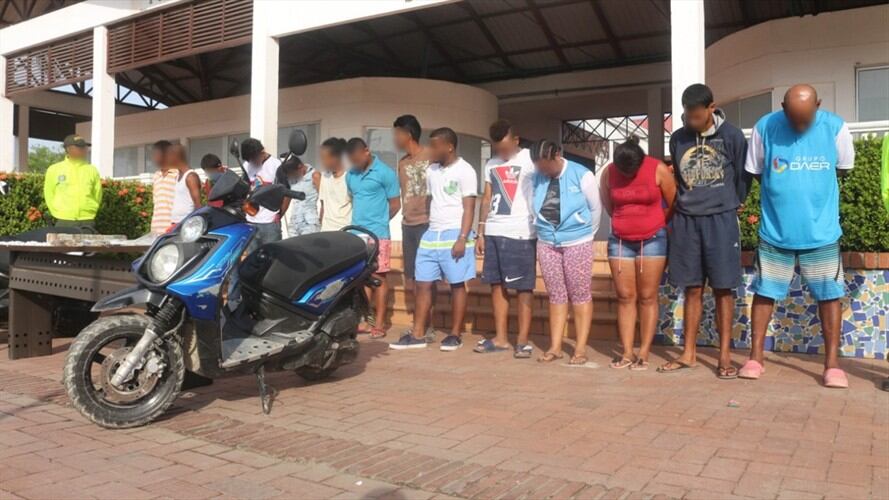 Las autoridades pusieron al descubierto la banda “Los del puente”, dedicada a la comercialización y distribución de alucinógenos. Foto: Policía Nacional