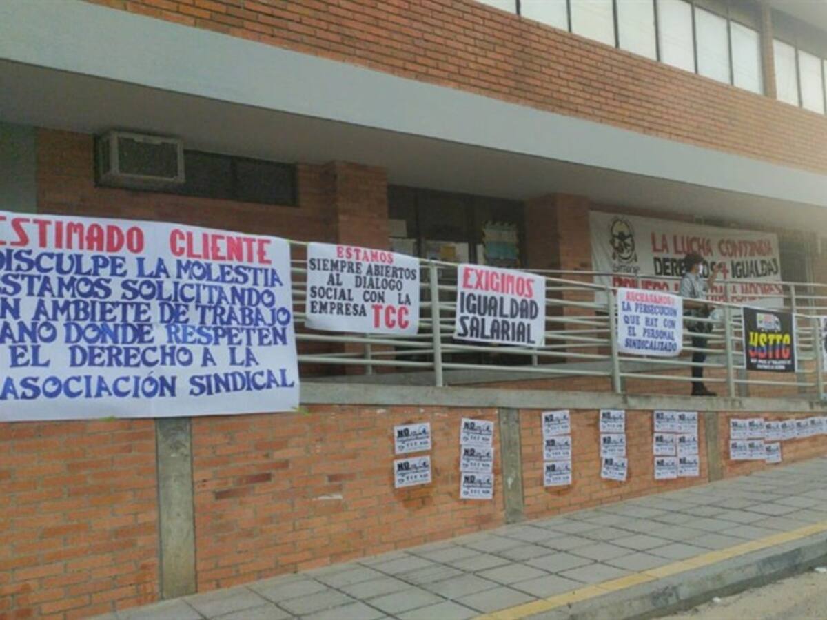 Protesta en TCC en Bucaramanga por supuesto acoso laboral