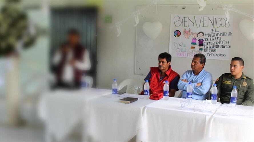 En un acto de perdón público, exintegrantes de las Farc y las víctimas se encontraron cara a cara con el fin de sanar las heridas que dejó el conflicto armado. Foto: Unidad de Víctimas