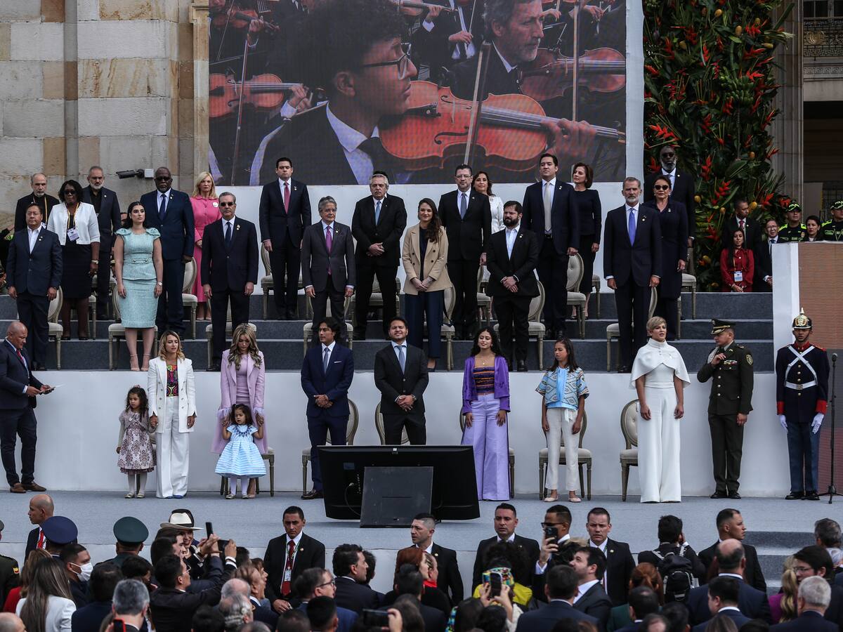 Partido de Gobierno español critica gesto del rey ante espada de Bolívar en Colombia