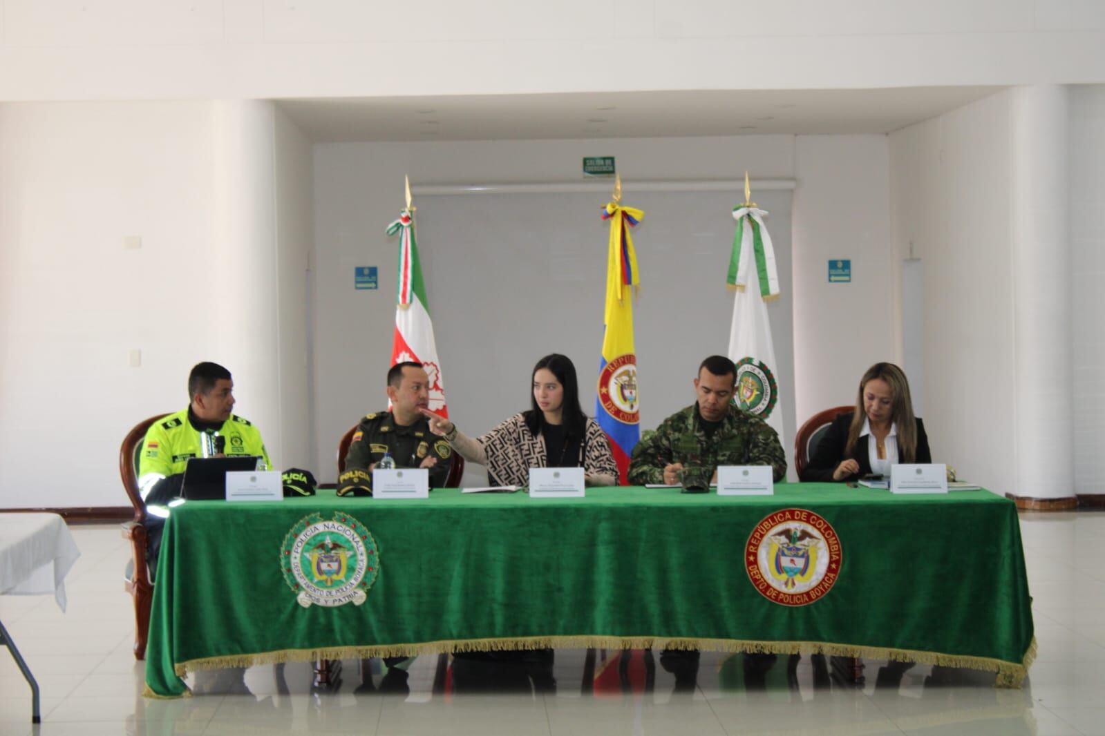 En cabeza de la secretaria de Gobierno y Acción Social de Boyacá, Alejandra Pico, se realizó con la fuerza pública la mesa de trabajo para prevenir delitos / Foto: Policía Metropolitana de Tunja