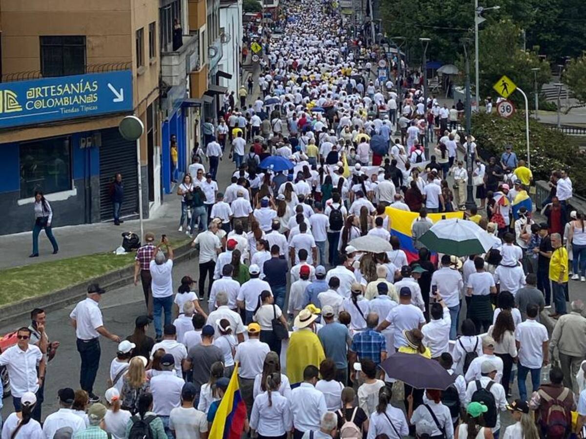 Cerca de 2.000 personas en Manizales salieron a marchar en contra de reformas del Gobierno