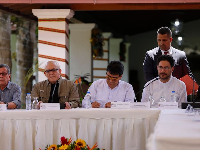 Delegaciones de los diálogos de paz entre Gobierno y ELN. Foto: Pedro Rances Mattey via Getty Images
